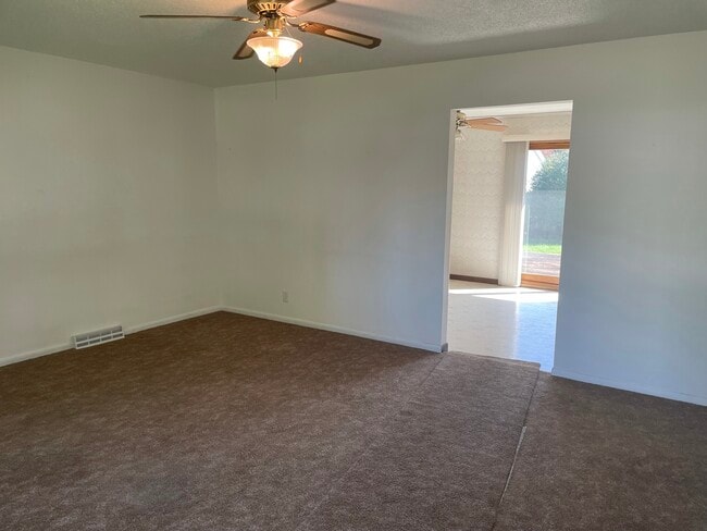 Building Photo - 4625 Candlelight Dr