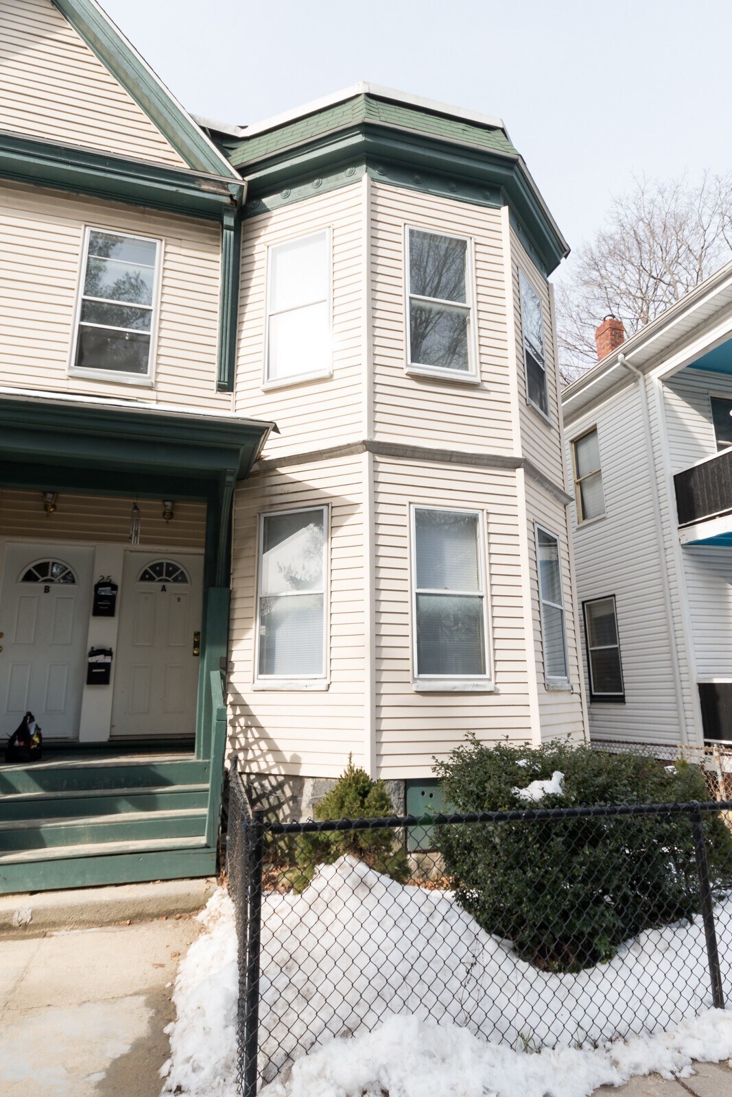 Building Photo - 25 Oakwood St