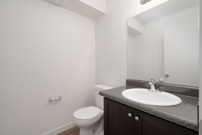 Building Photo - 3x1 upper level unit in Central Park Rose! $800 off 1st month rent!!
