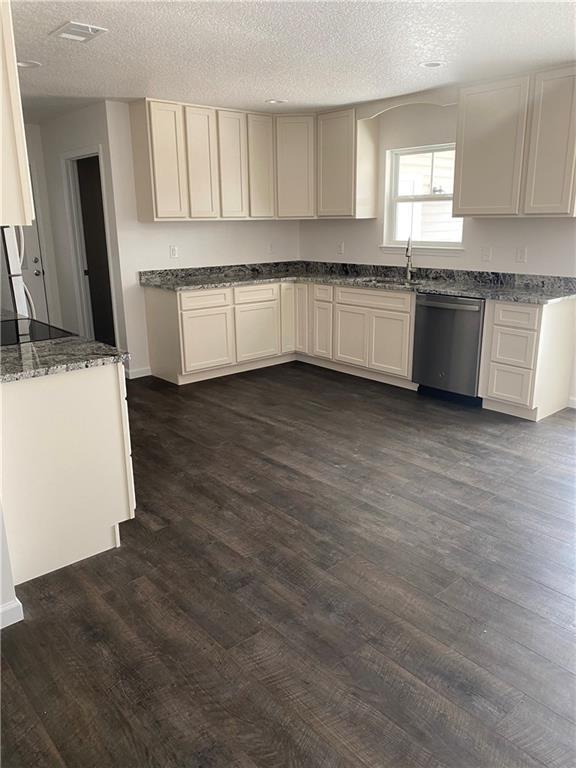 Building Photo - 1998 Raleigh Rd