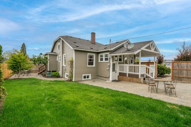 Building Photo - Beautiful Historic Multi Generational home in Heart of Snohomish