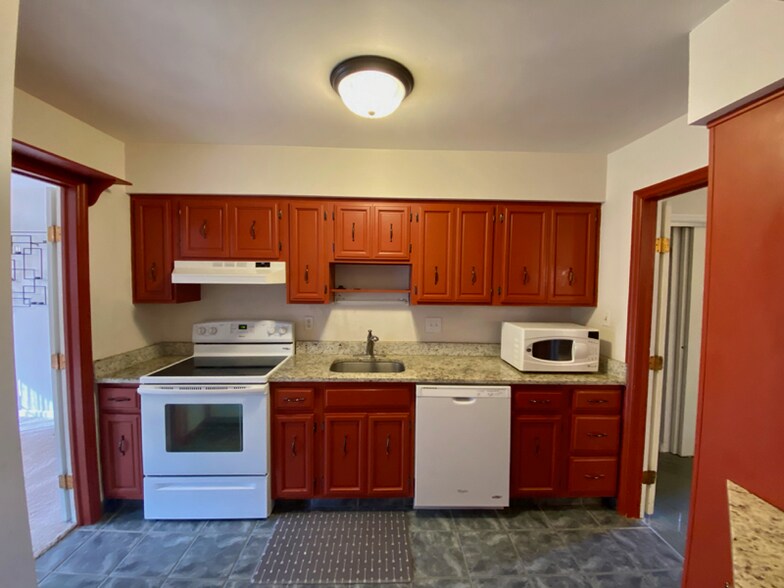 Building Photo - 2236 Rome Dr