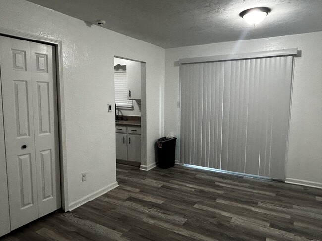 Building Photo - 2805 Villamore Ave