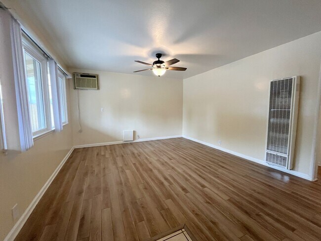 Building Photo - 32037-32041 Avenue E