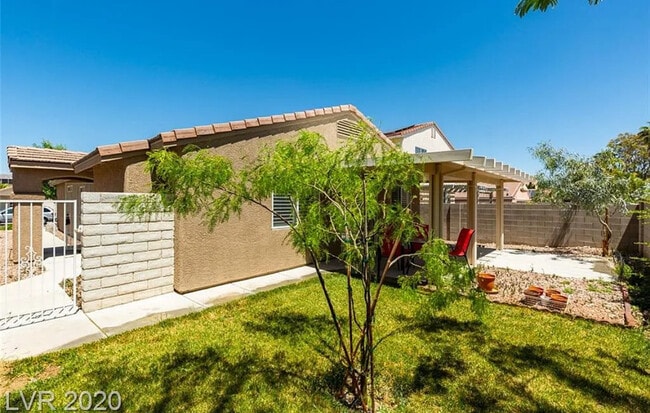 Building Photo - 8841 Spinning Wheel Ave