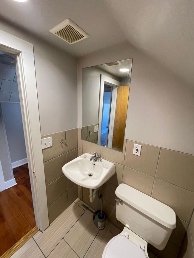 Building Photo - Florence/Minne Lusa 4 bed 2 bath house 160...