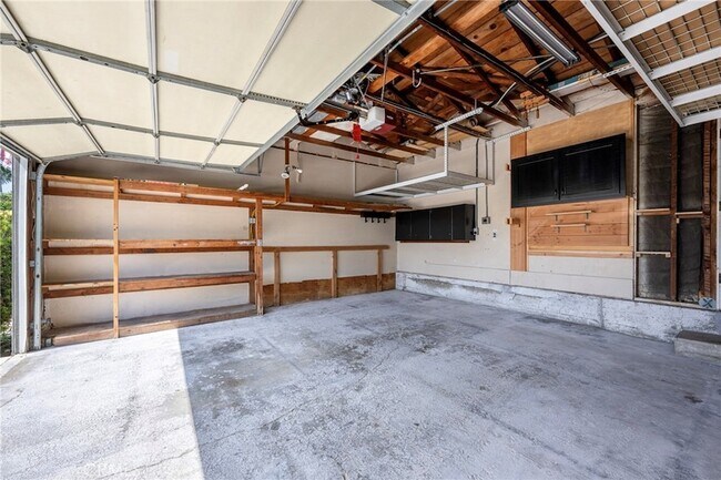 Building Photo - 8231 Deerfield Dr