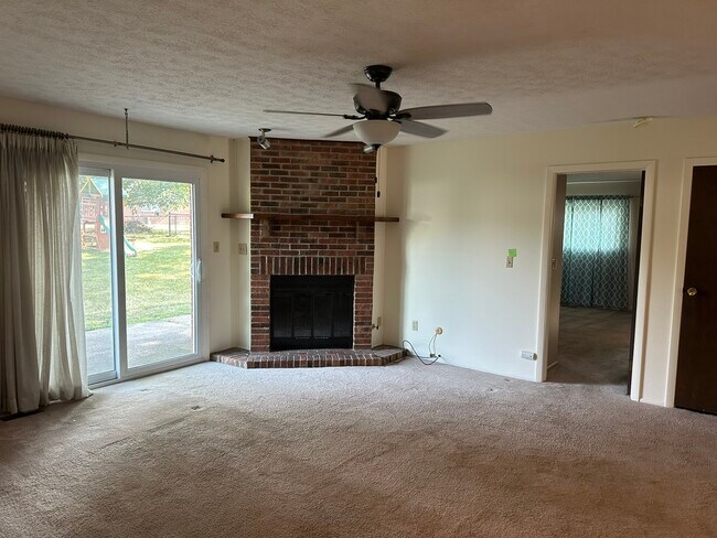 Building Photo - 180 Bombay Ave