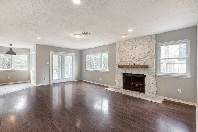 Building Photo - Great house in great neighborhood