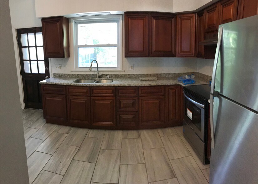 Building Photo - 41 Montgomery Ave