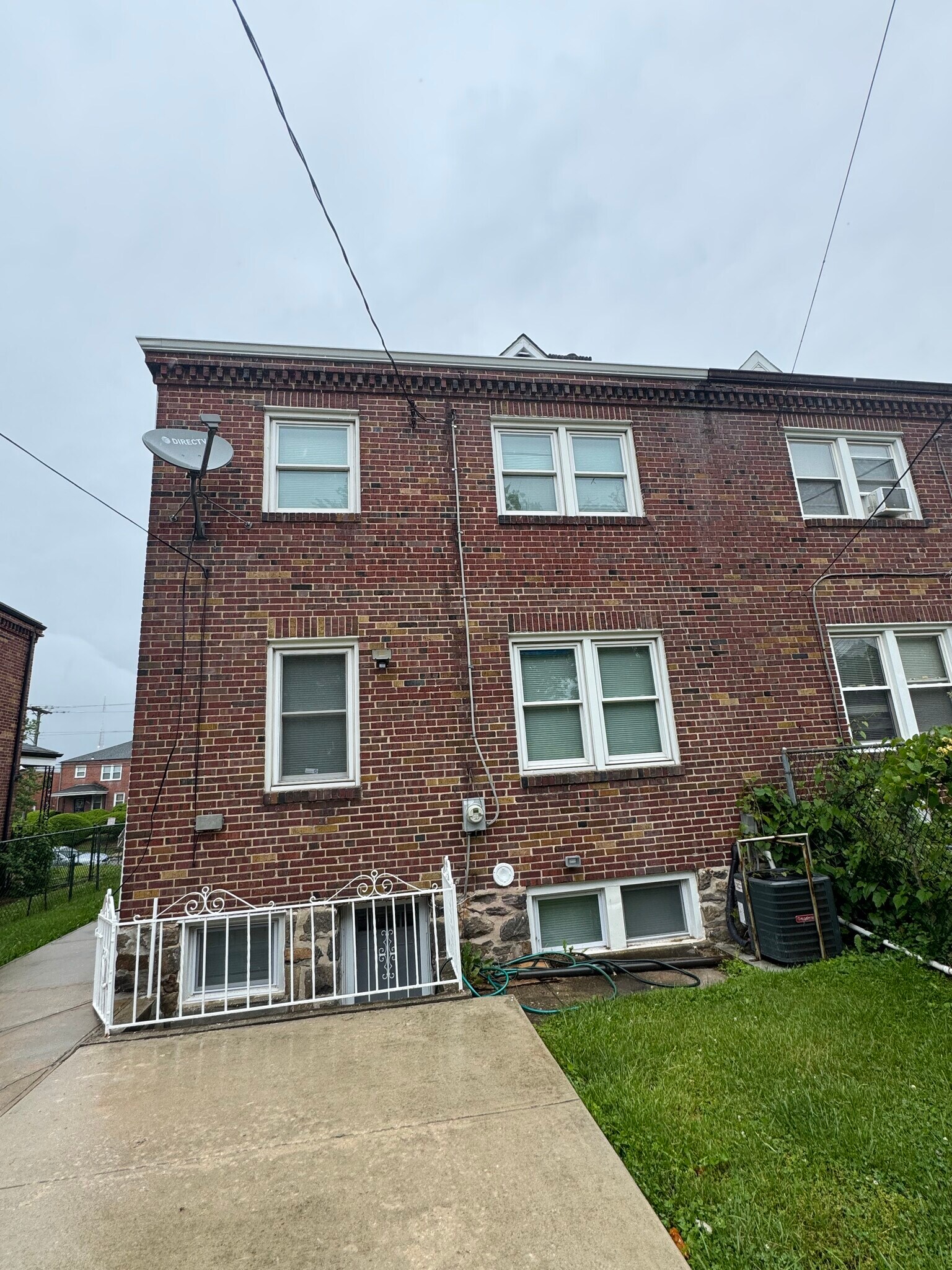 Building Photo - 3333 Dolfield Ave