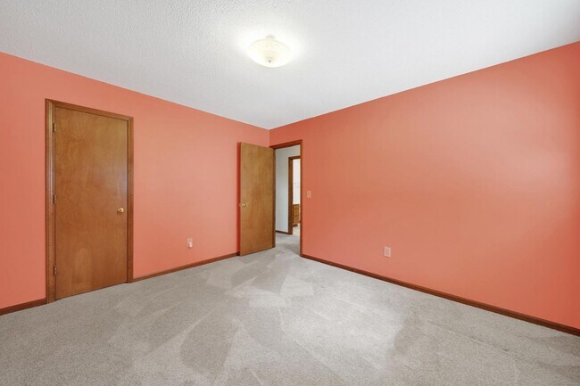 Building Photo - Lovely 3 Bed 2 Bath Ranch Home on Large Lot!