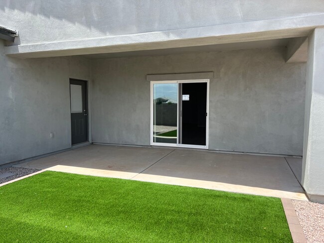 Building Photo - Newer Home with RV Gate in San Tan Valley!