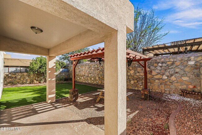 Building Photo - 3203 Red Orchard Dr