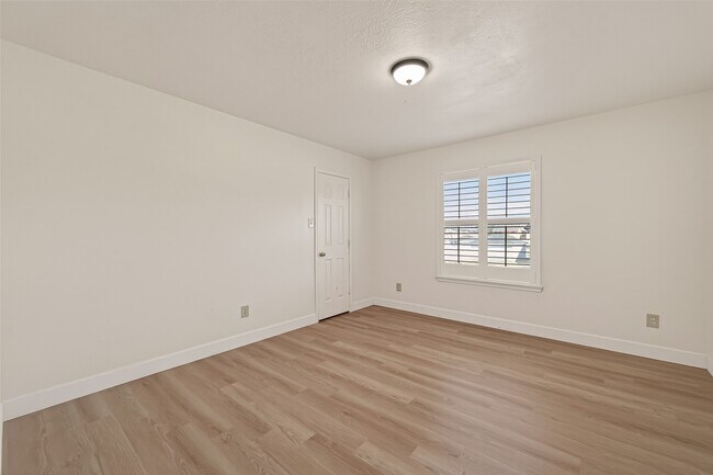 Building Photo - 15910 Clayton Bend Dr