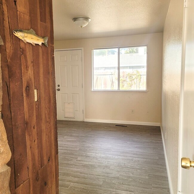 Building Photo - 4 Bedroom Home in Fernley, NV