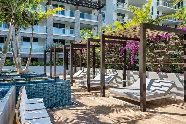 Building Photo - 220 SE Mizner Blvd