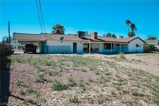 Building Photo - 2580 E Hacienda Ave