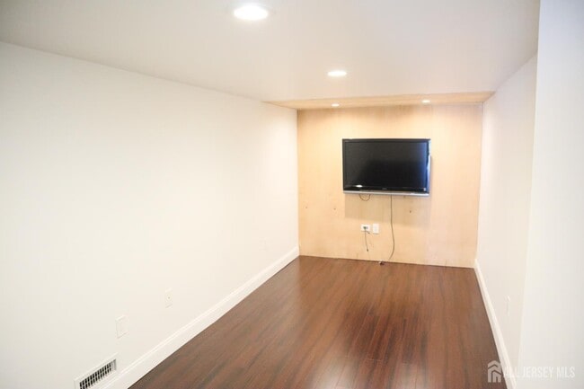 Building Photo - 1306 Commons at Kingswood Dr