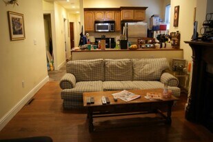 Building Photo - 804 Parker St