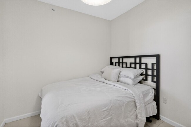 Building Photo - 9595 Collins Ave