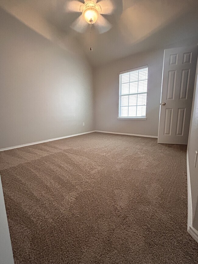 Building Photo - 6104 Oldham Dr