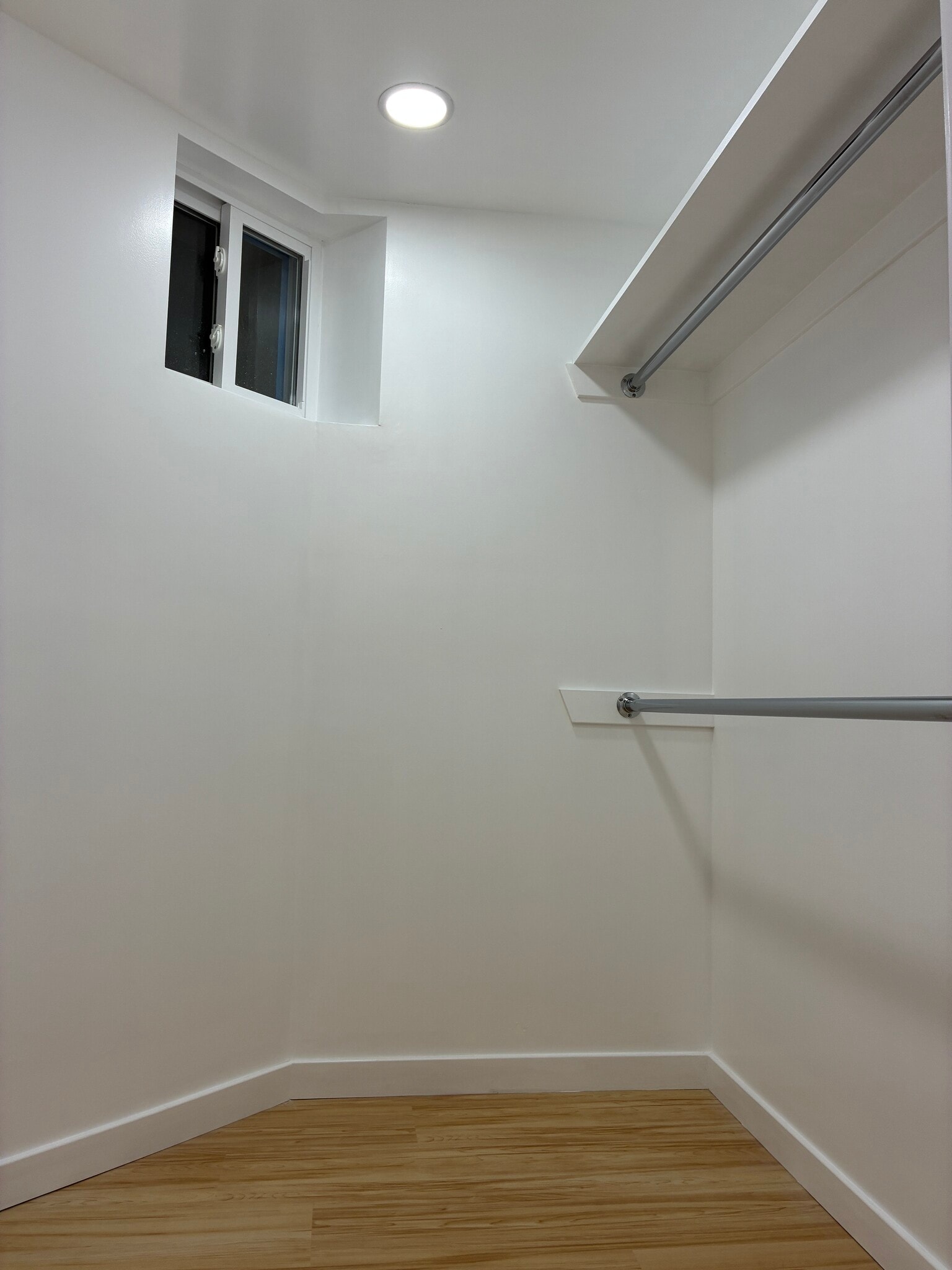 Walk-in Closet - 716 11TH St