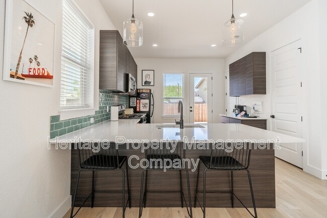 Building Photo - 719 Eleanor Ave