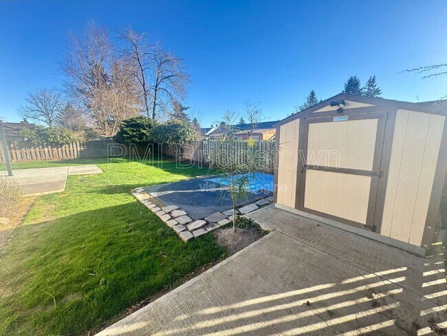 Building Photo - 670 NE 22nd St