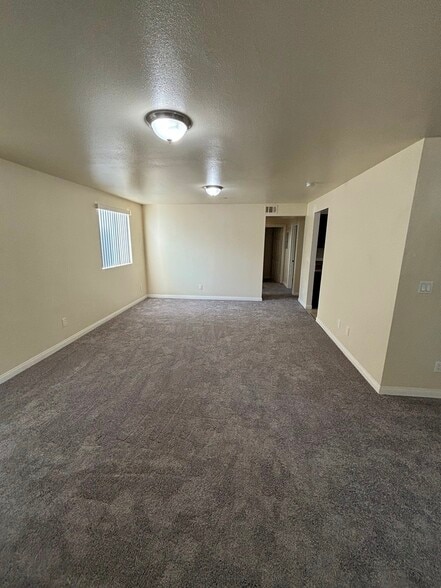 Building Photo - 214 E 97th St