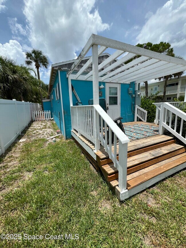 Building Photo - 2179 Pineapple Ave