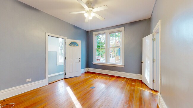 Building Photo - 702 W Schubert Ave