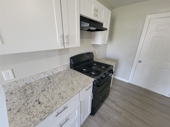 Building Photo - 4909 Holloway Dr