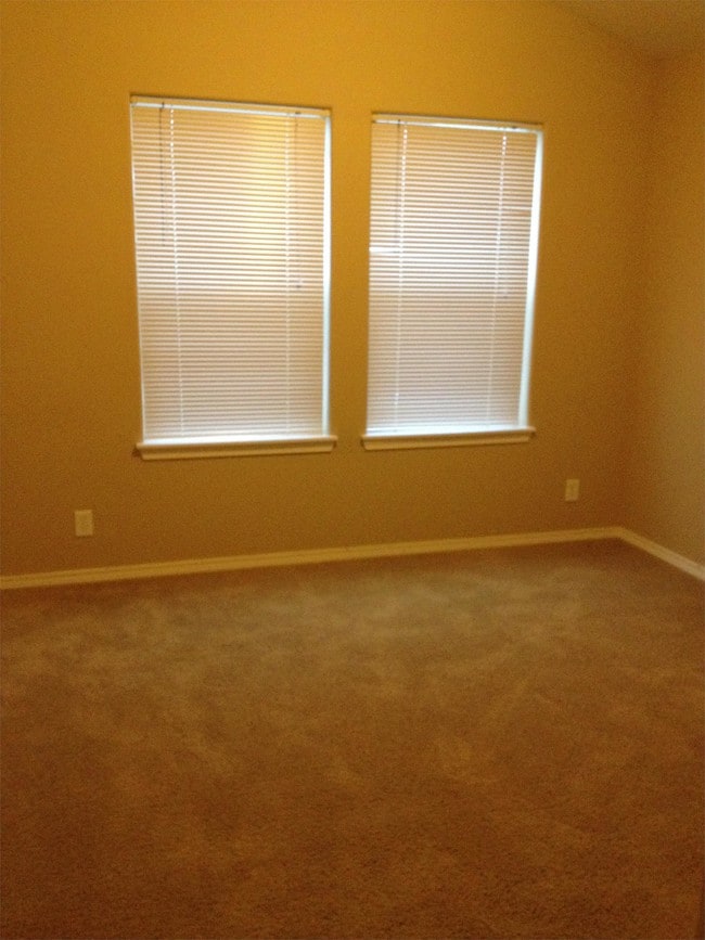 Building Photo - 58987 Greenbrier Loop