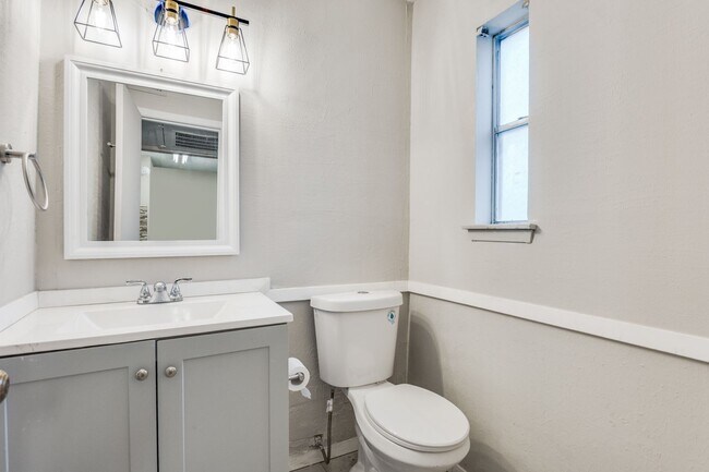 Building Photo - Fully Renovated Condo with Private Pool!