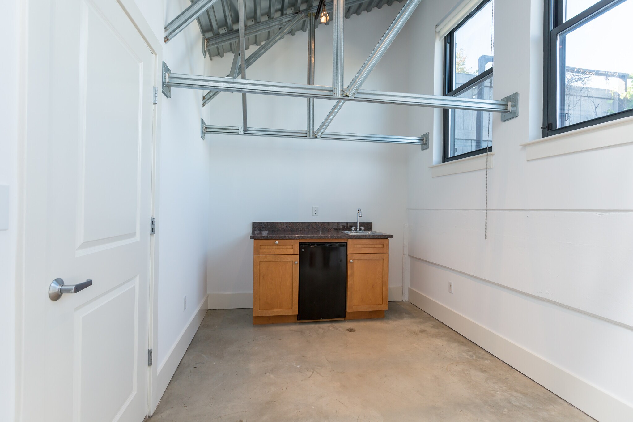 Wet bar - 2328 Champlain St NW