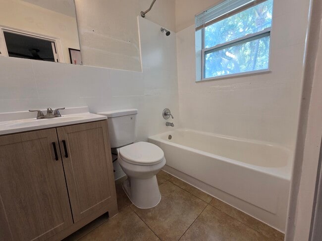 Building Photo - 720 NE 2nd St