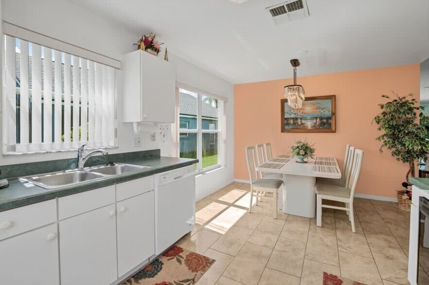 Building Photo - 1566 Oak Hill Trail