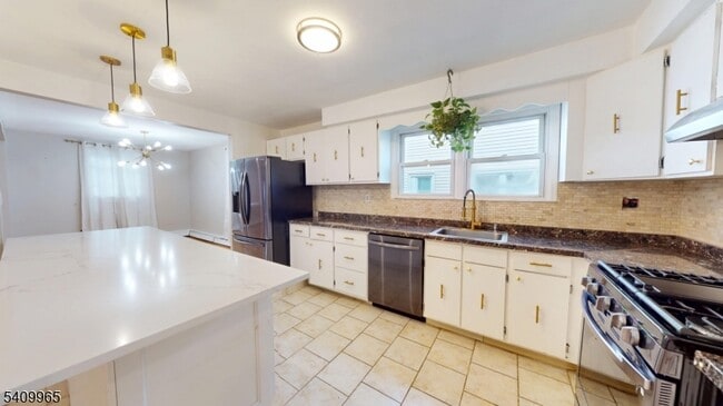 Building Photo - 40 Howard St