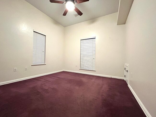 Building Photo - 1001 Pinzon St NW