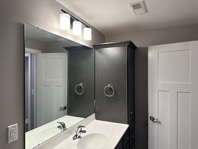 Building Photo - Castles Pines Duplex