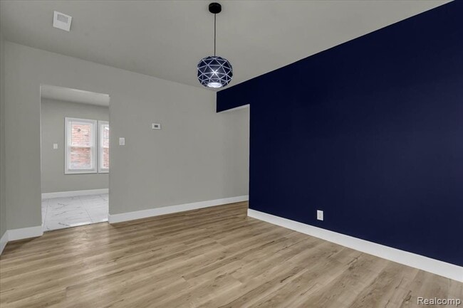 Building Photo - 14112 Mettetal St