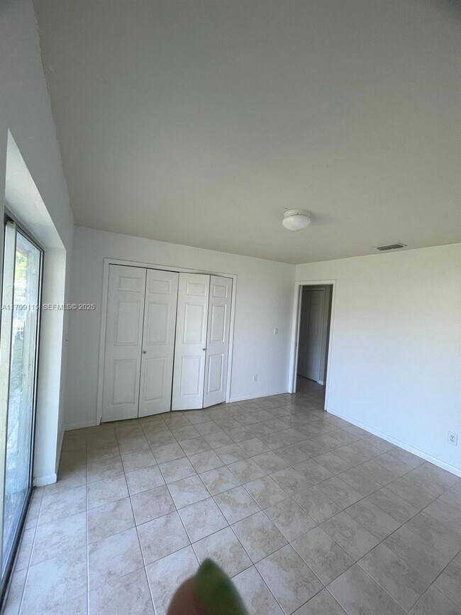 Building Photo - 1104 SE 24th Ave