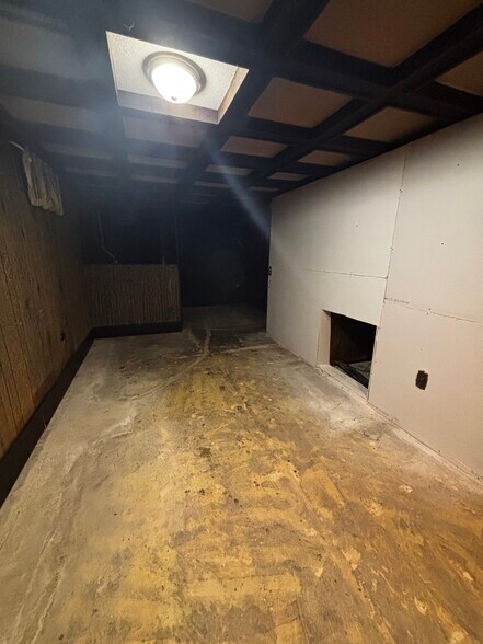 Bonus space in basement - 829 W 5th Ave