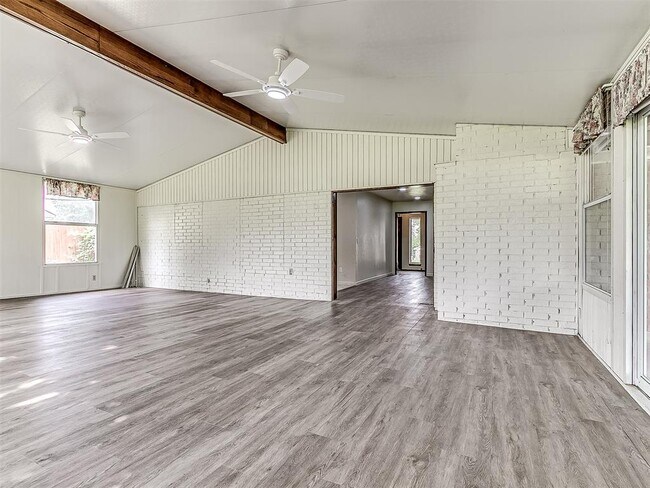 Building Photo - 1170 Mockingbird Cir