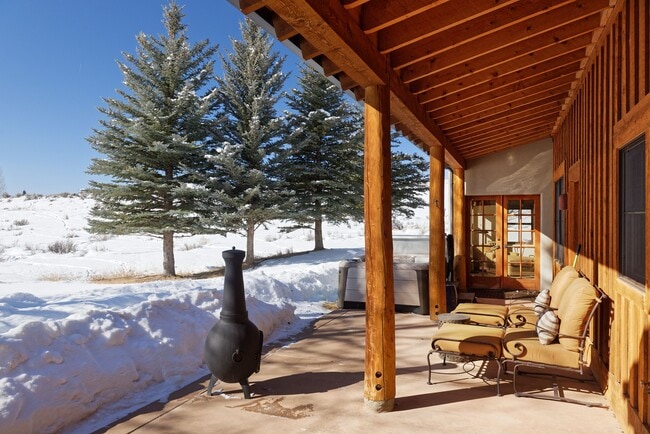 Building Photo - 661 Green Meadow Dr