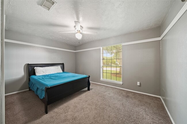 Building Photo - 10431 Odessa Dr