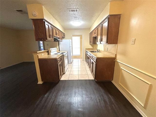 Building Photo - 2303 Lido Ln