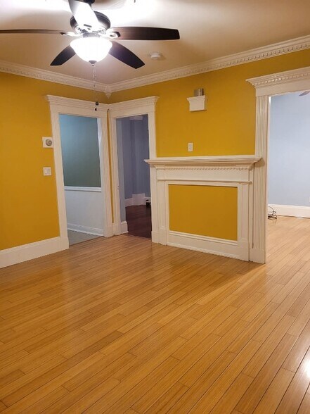 Building Photo - 107 Ash St