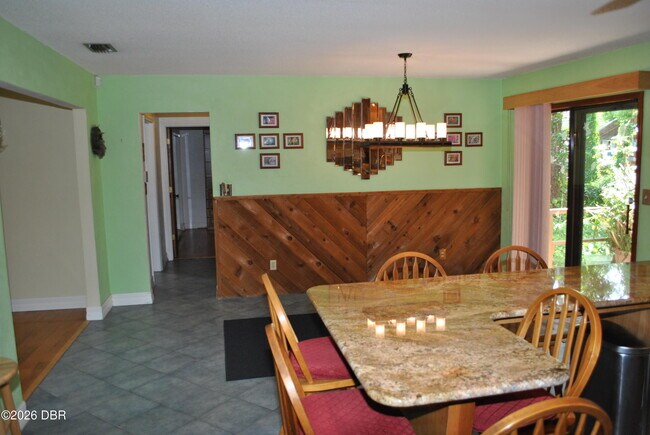 Building Photo - 5590 Lancewood Cir S